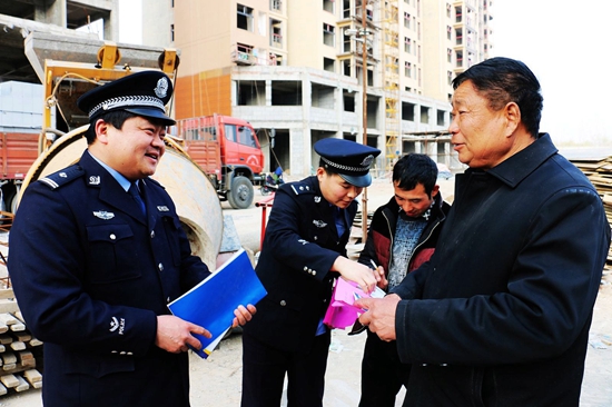 西平縣民警全方位開展禁毒宣傳（圖）