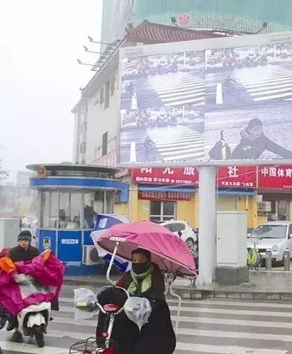 駐馬店人注意！你的不文明行為已出現(xiàn)在市區(qū)路口大屏幕上...