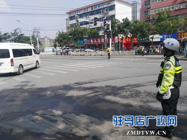 摩托車機(jī)動(dòng)大隊(duì)民警：整治交通違法 我們一直在路上