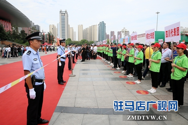 駐馬店警方多措并舉 確保中國(guó)農(nóng)加工洽談會(huì)順利召開(kāi)