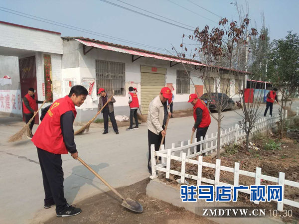 市統(tǒng)計局到幫扶村開展清潔家園活動