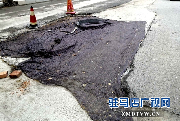 風(fēng)光路拆除圍擋后路面依舊坑洼 市民期盼再修復(fù)