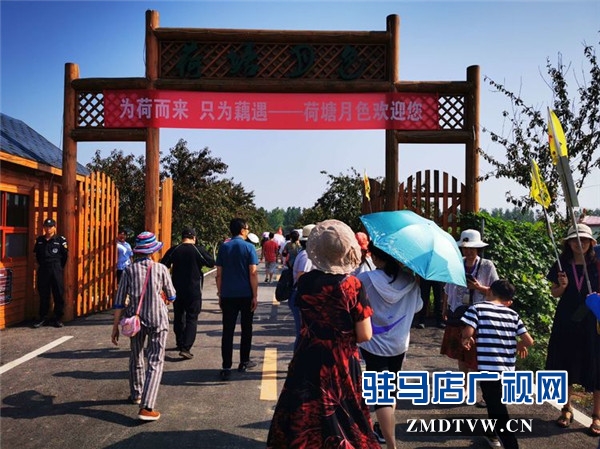 武漢旅游專列800余人赴平輿縣藍天芝麻小鎮(zhèn)觀光旅游開啟藍天芝麻小鎮(zhèn)“旅游元年”