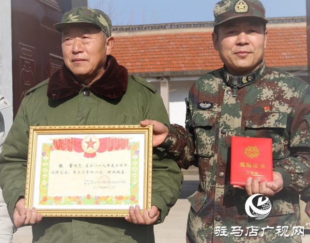 驛城區(qū)軍地喜報(bào)喜送激勵(lì)軍人建功