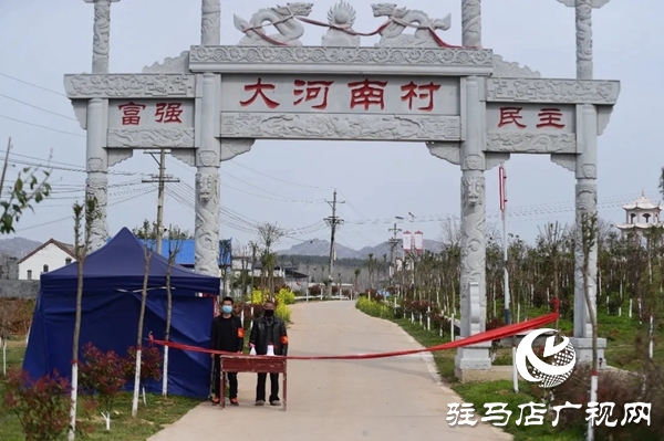 泌陽縣馬谷田鎮(zhèn)河南村萬畝果園 桃紅梨白花香正漫