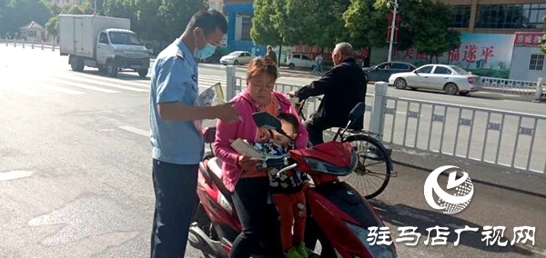 遂平：公安干警街頭介紹減災防災知識