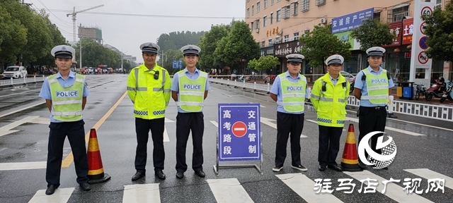 平輿縣民警護(hù)航中招考試