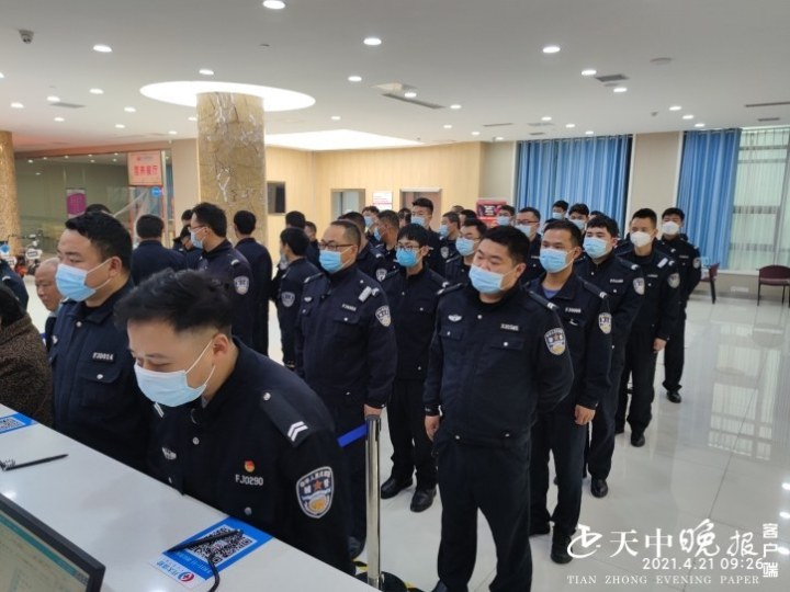 驛城交警大隊(duì)惠警愛警暖人心