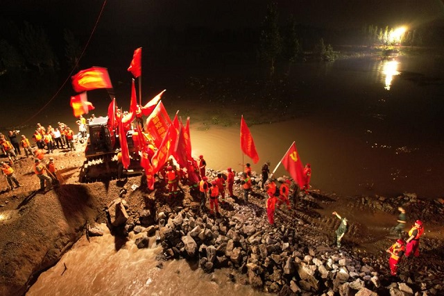 河南衛(wèi)河新鎮(zhèn)河段決口成功合龍