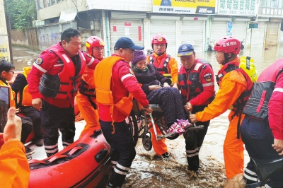 這場風(fēng)雨換我為你“撐傘”，河南救援隊已冒雨奔赴山西展開救援