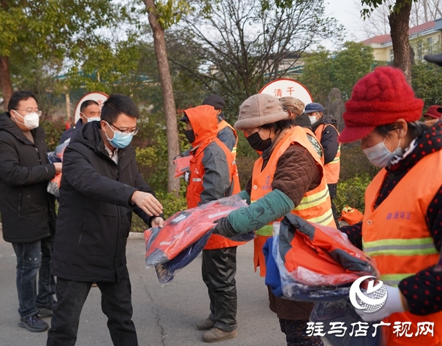 正陽(yáng)縣總工會(huì)：“愛心棉衣”送給一線環(huán)衛(wèi)工