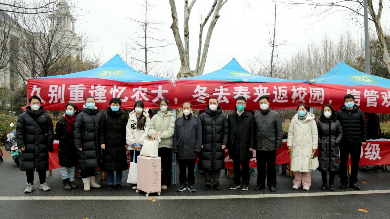 你好新學期！河南高校開學“大片”上演 學生：真正的大學生活回來了