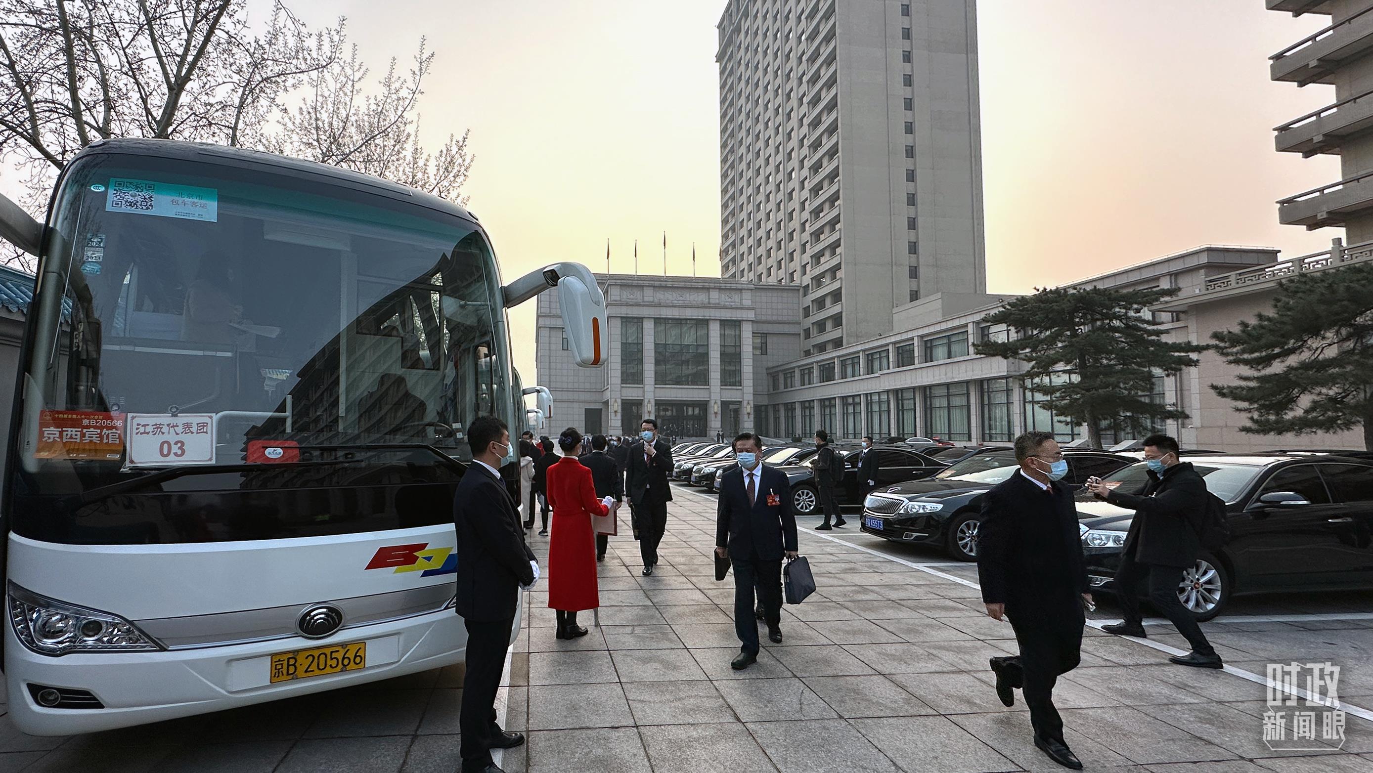 時(shí)政新聞眼丨今年兩會(huì)首次到團(tuán)組，習(xí)近平強(qiáng)調(diào)牢牢把握這個(gè)“首要任務(wù)”