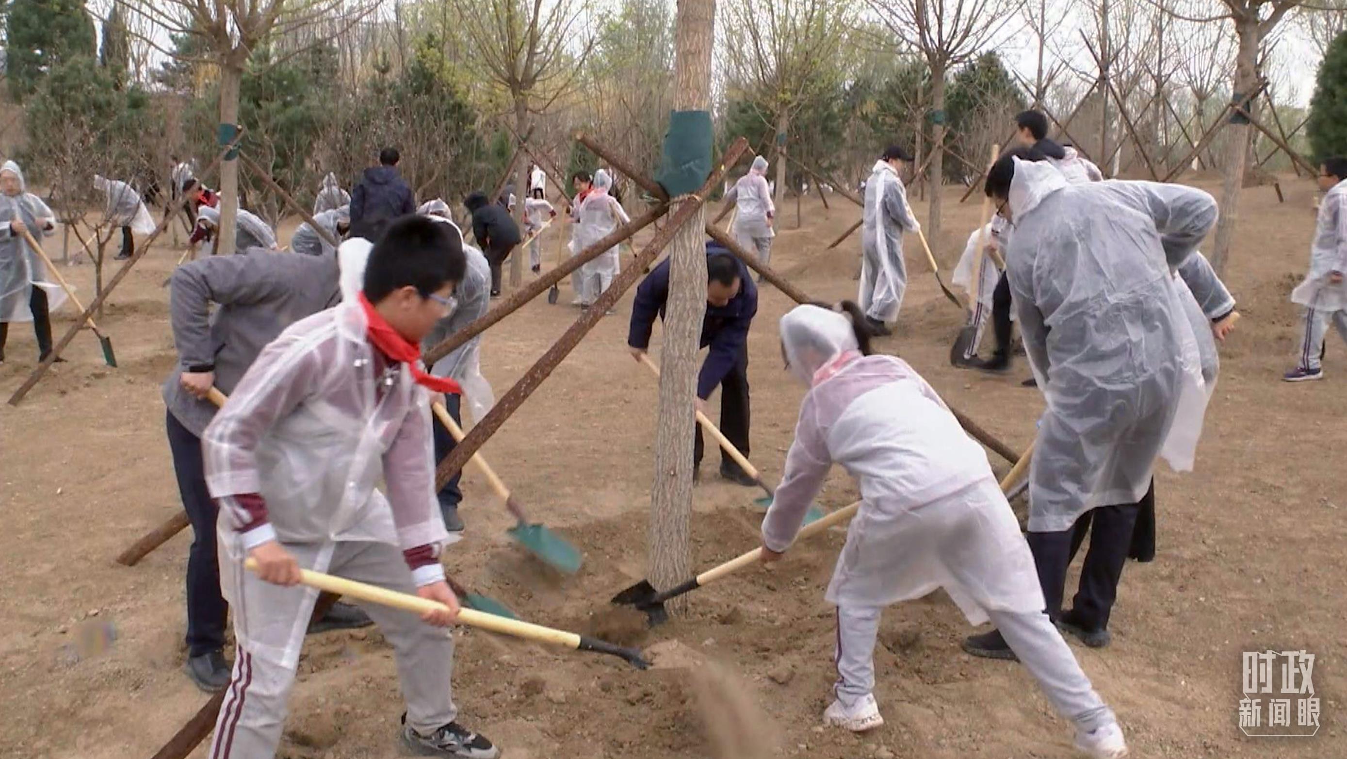 時(shí)政新聞眼丨在今年首都義務(wù)植樹(shù)現(xiàn)場(chǎng)，習(xí)近平這三句話飽含深意