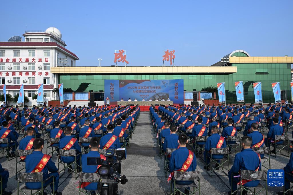 空軍招飛錄取數(shù)質(zhì)量創(chuàng)歷史新高 今起使用多架運-20運送新飛行學(xué)員