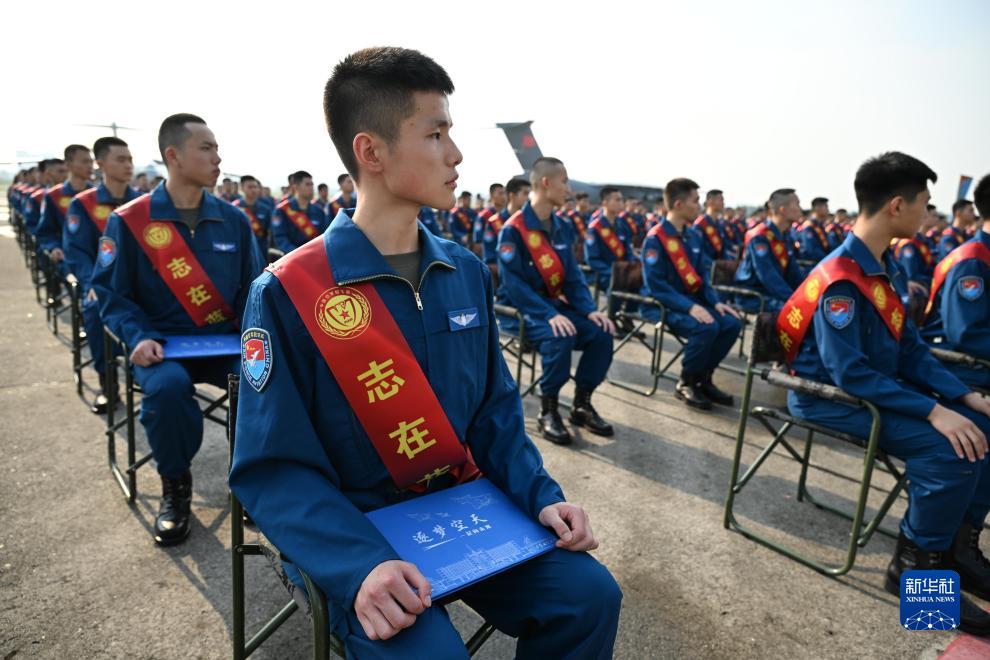 空軍招飛錄取數(shù)質(zhì)量創(chuàng)歷史新高 今起使用多架運-20運送新飛行學(xué)員