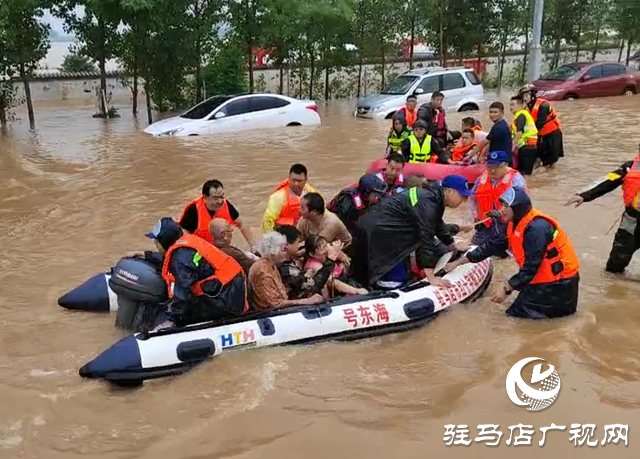 駐馬店市蛟龍水上義務(wù)搜救隊(duì)：救援生命 無怨無悔