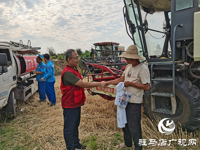 中國(guó)石油駐馬店銷售公司：油車開到田間地頭 助力三夏搶收