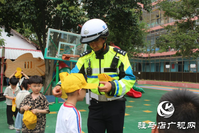 迎“六一”送平安 平輿交警開展交通安全進(jìn)校園活動