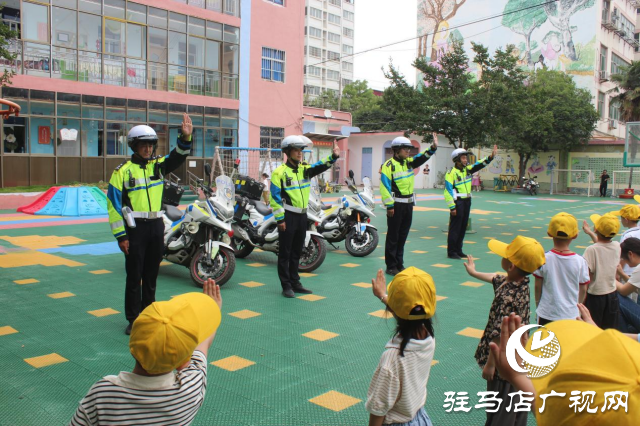 迎“六一”送平安 平輿交警開展交通安全進(jìn)校園活動