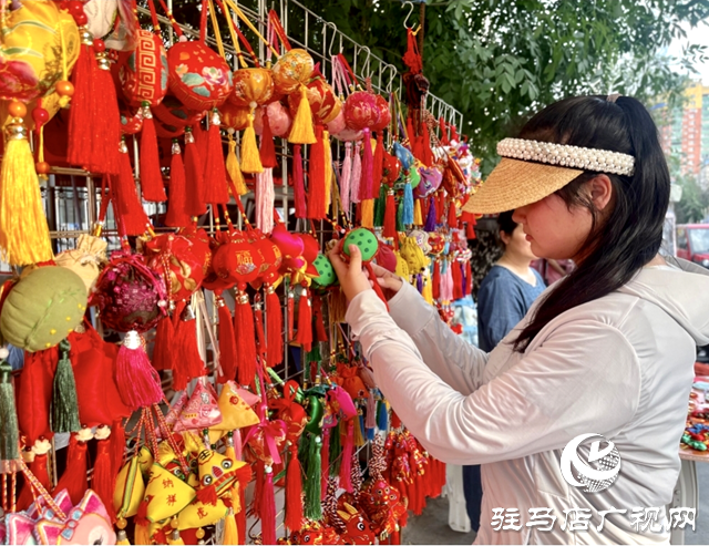 平輿縣：香包滿街頭 飄出“端午香”