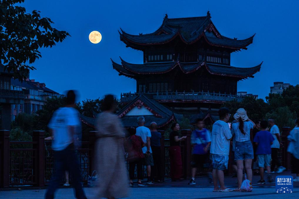 詩(shī)意中國(guó)丨萬(wàn)里此情同皎潔 一年今日最分明