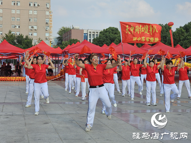 駐馬店：歌聲傳遞祝福 舞蹈喜迎國慶