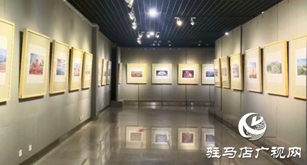 駐馬店市慶新中國(guó)成立75周年美術(shù)書法攝影展開展